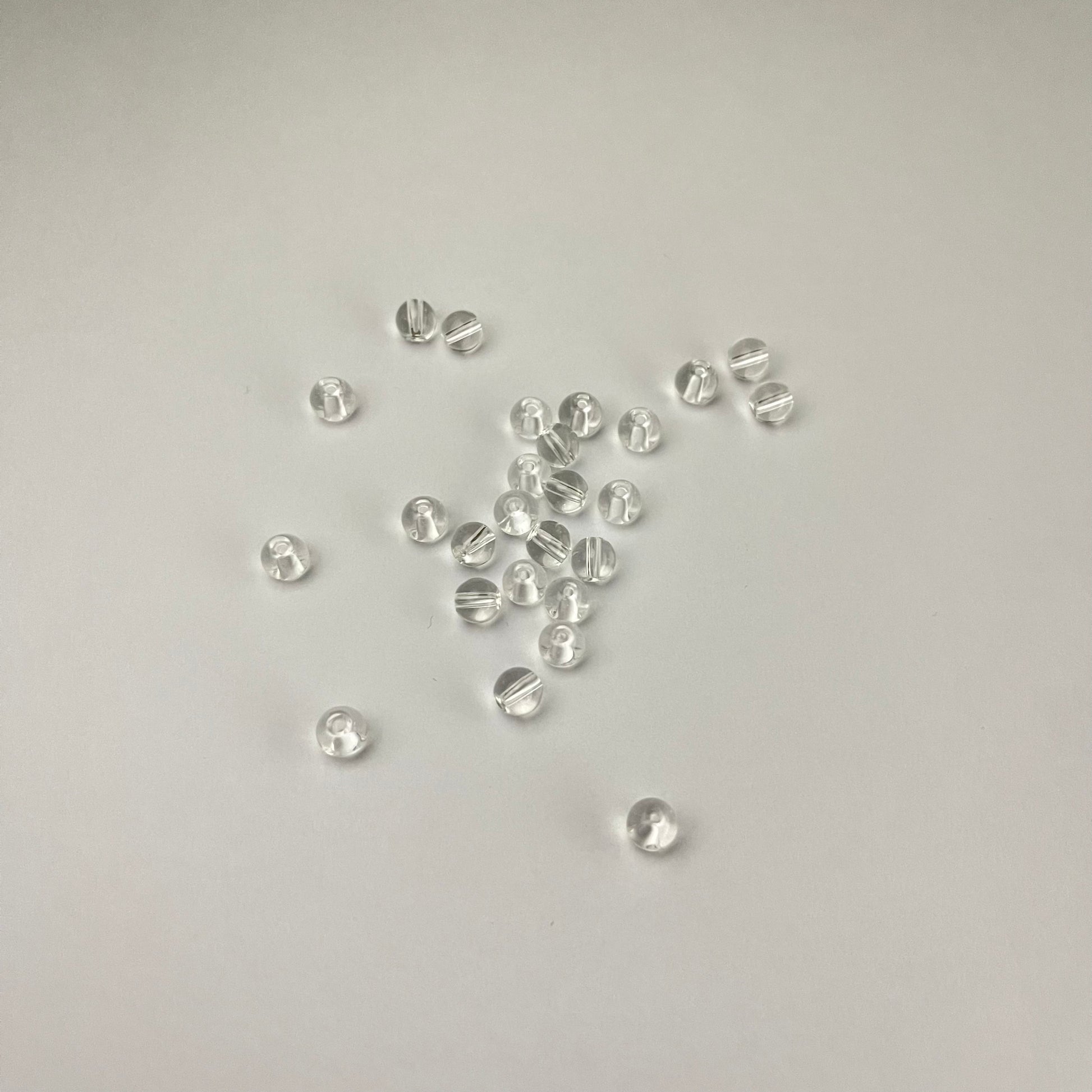 glass beads Glas Perlen weiss white